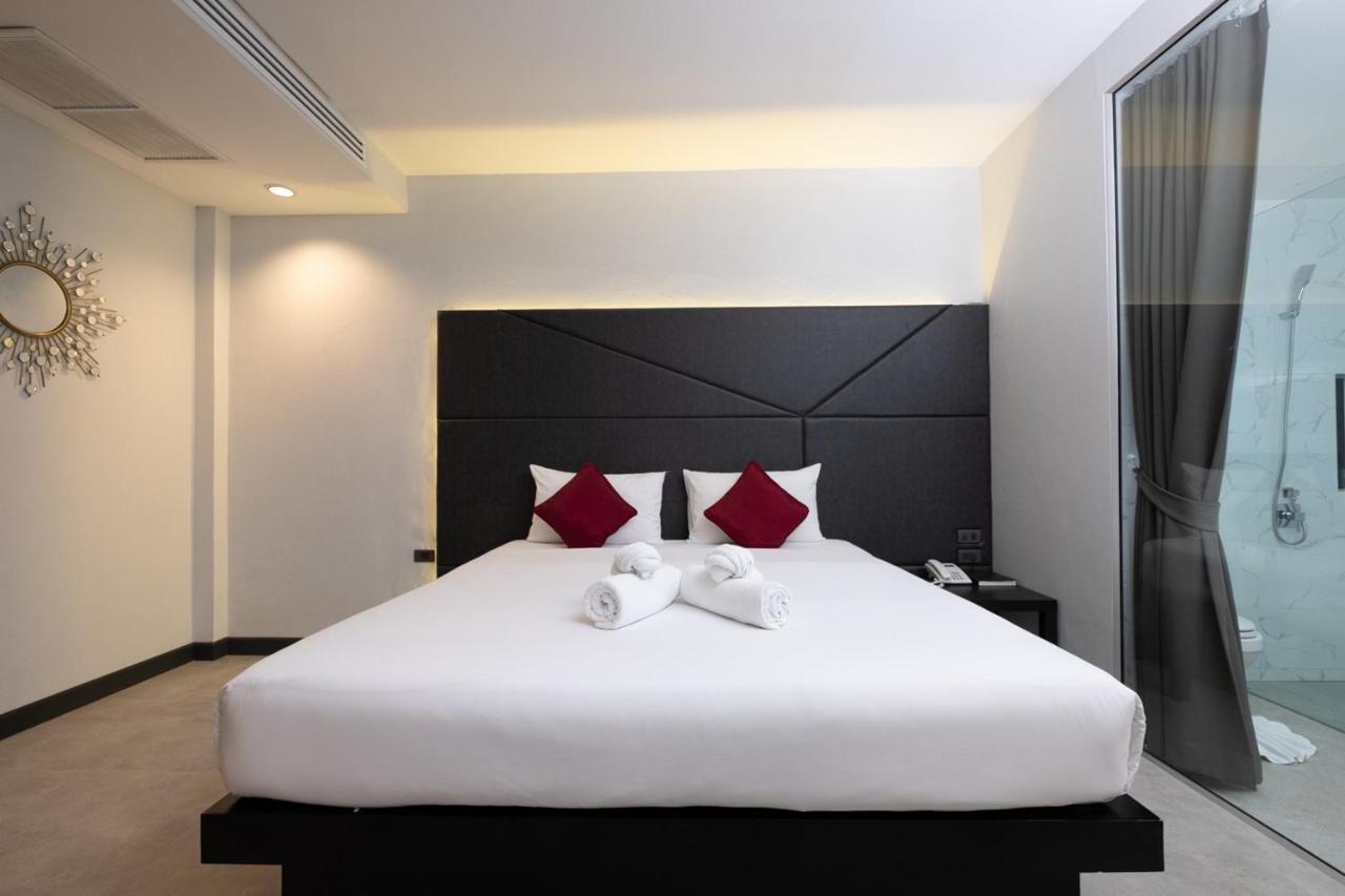 The Royal Palm Beach Front Patong Exterior photo
