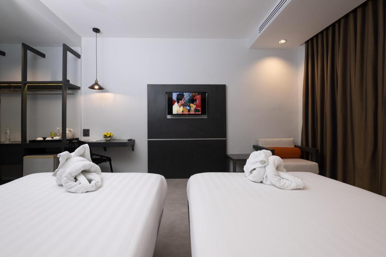 The Royal Palm Beach Front Patong Exterior photo