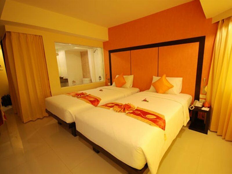 The Royal Palm Beach Front Patong Exterior photo